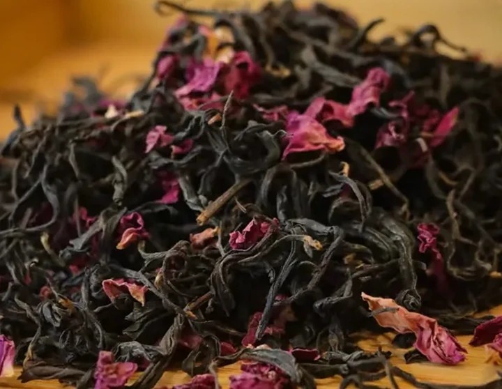 dried rose black tea